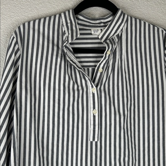 GAP Gray & White Striped Coastal Minimalist 100% Cotton Button Top Size XS - Picture 2 of 6